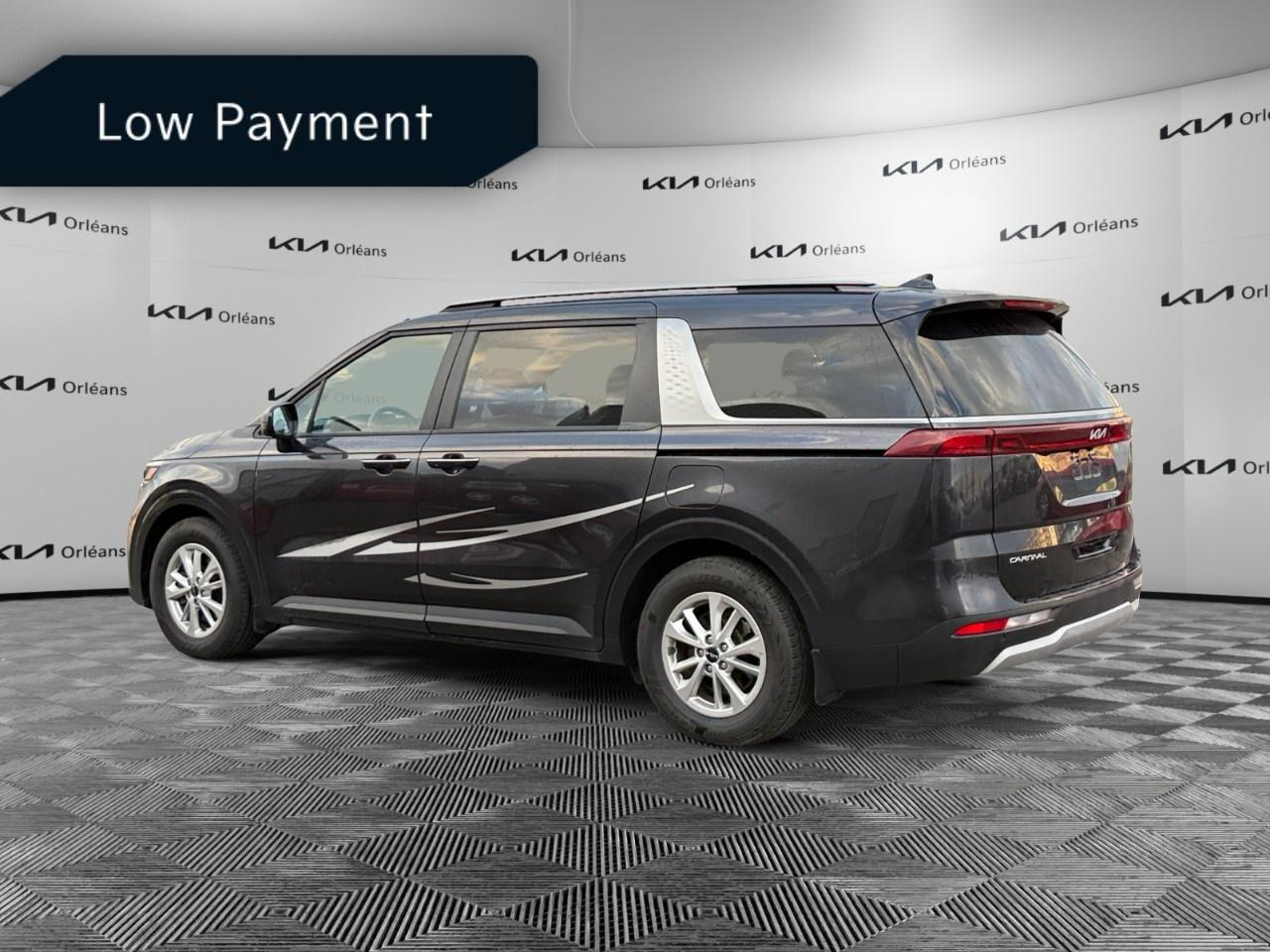 2023 Kia Carnival LX  FWD Photo