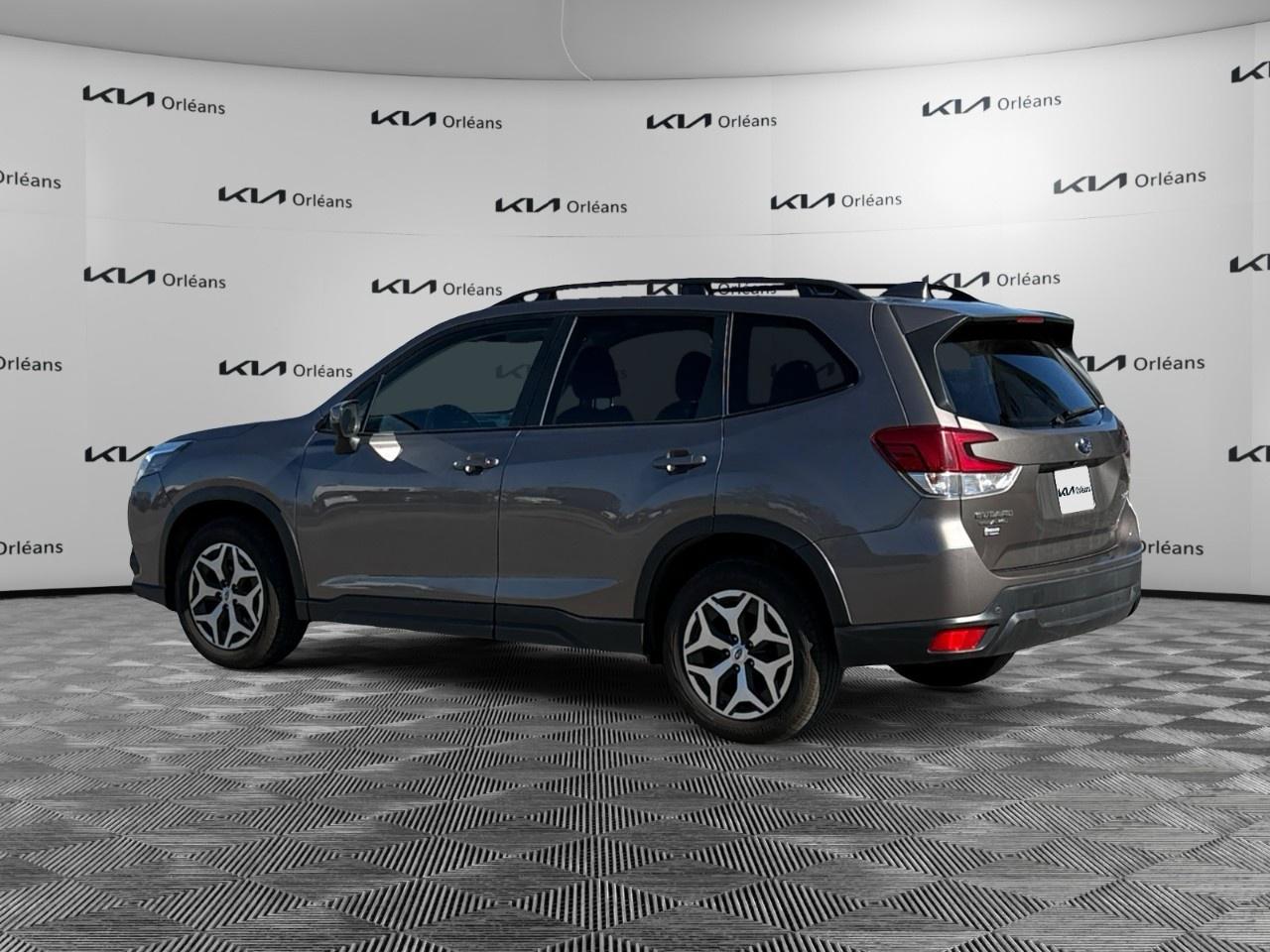 2022 Subaru Forester Convenience CVT Photo2