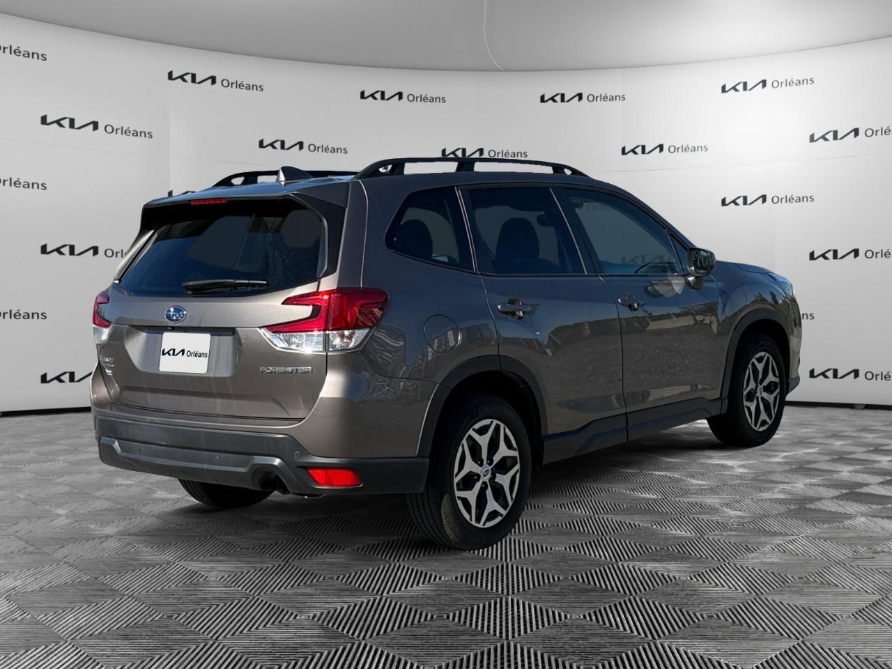2022 Subaru Forester Convenience CVT Photo4