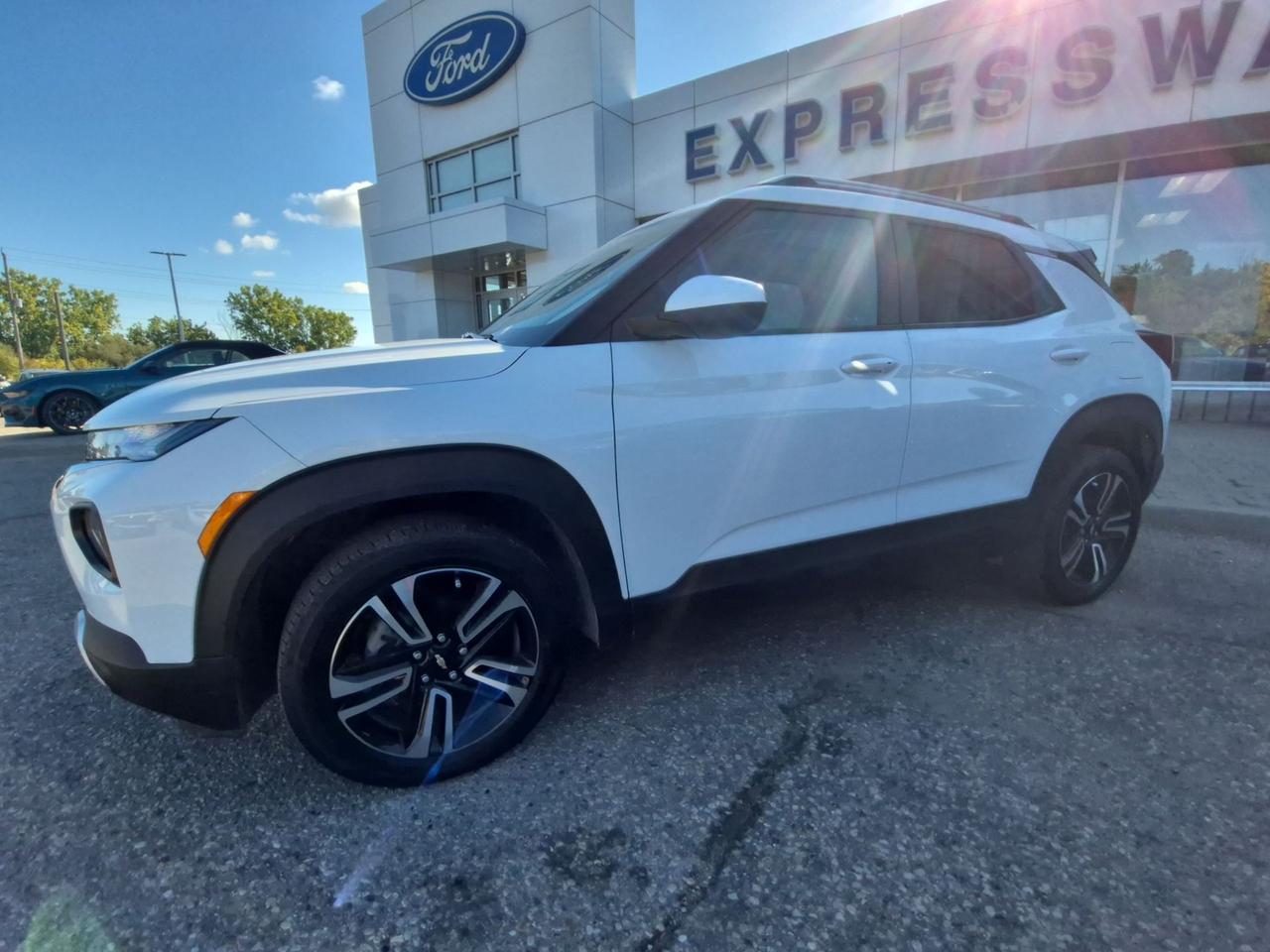 2023 Chevrolet TrailBlazer AWD, LT, TUR NORTH EDITION, 18" RIMS, GREAT ON GAS Photo