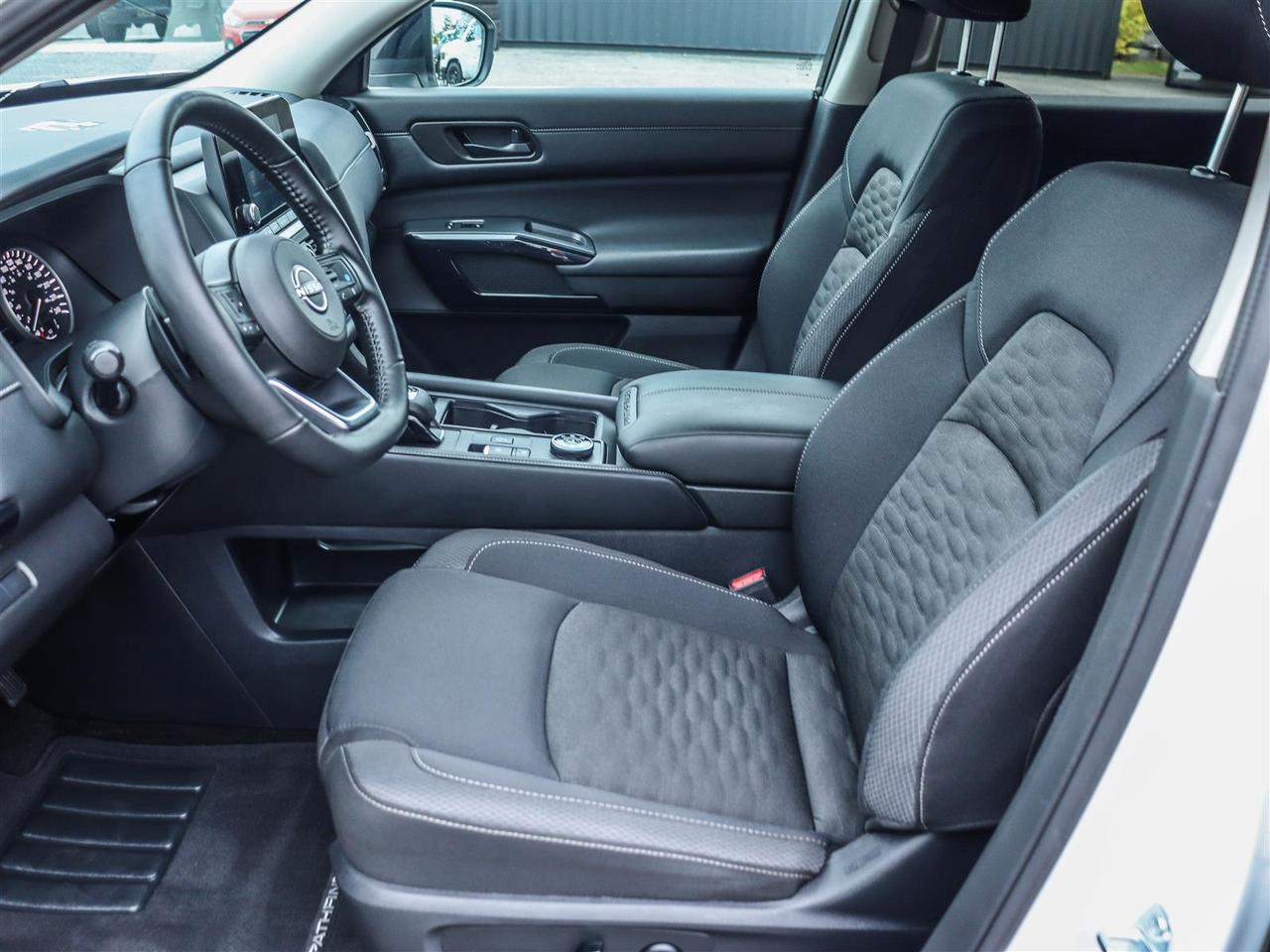 2025 Nissan Pathfinder S 4WD Photo