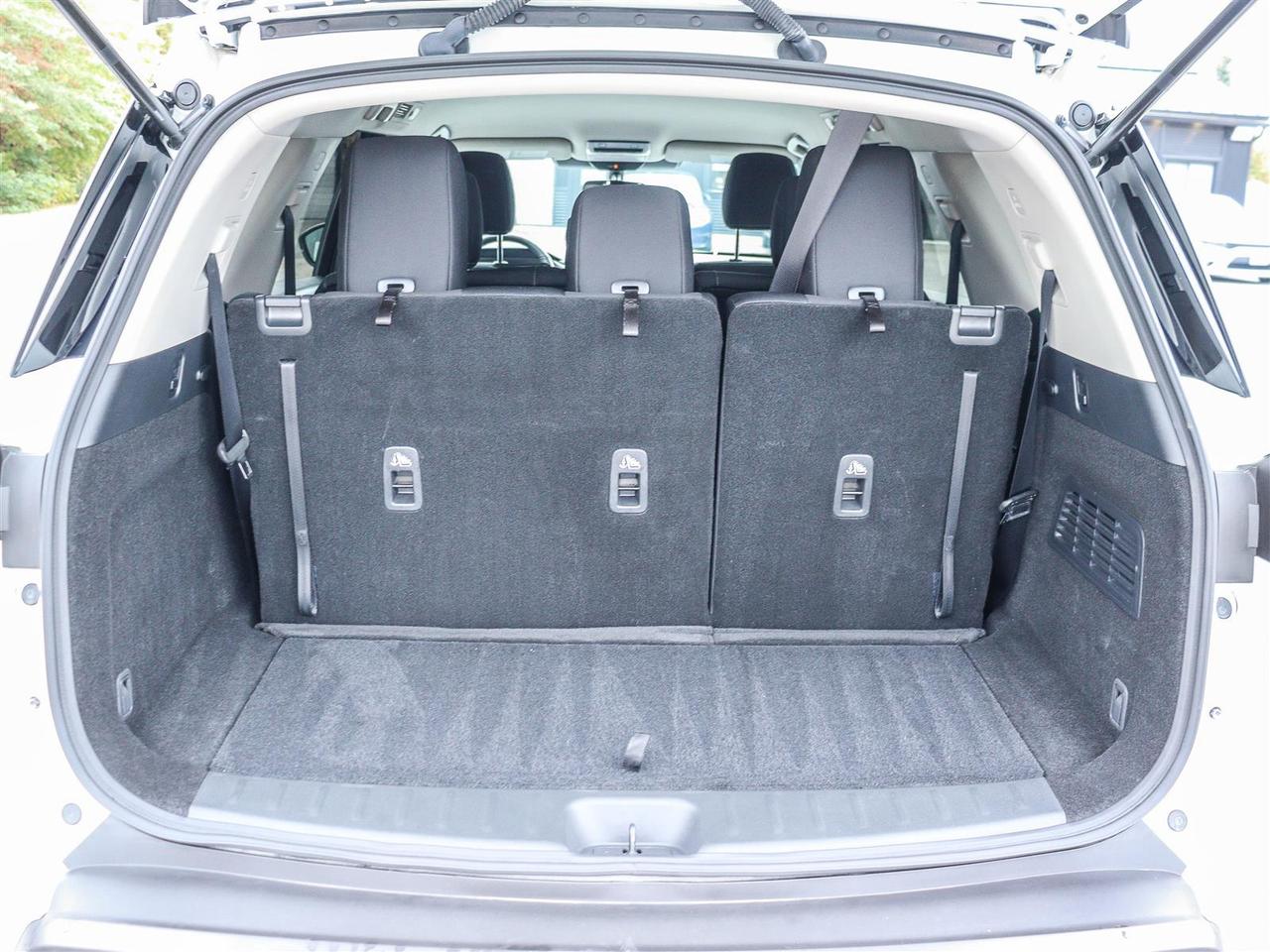 2025 Nissan Pathfinder S 4WD Photo