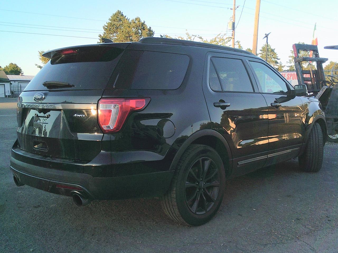 2017 Ford Explorer 4WD XLT 7 Passenger! TOW PKG! Photo