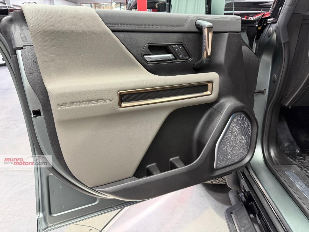 2024 GMC HUMMER EV SUV e4WD 4dr 3X Photo