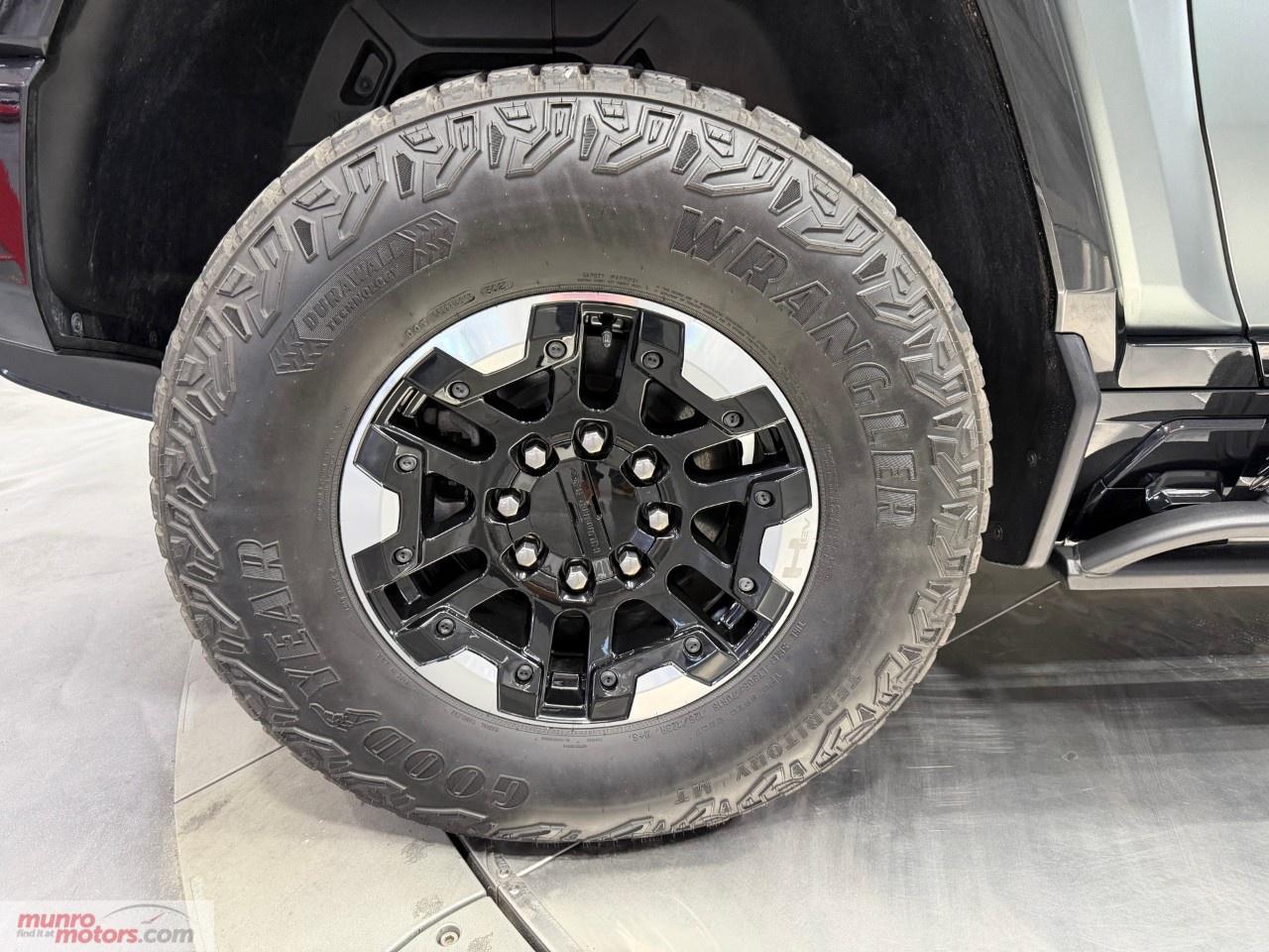 2024 GMC HUMMER EV SUV e4WD 4dr 3X Photo