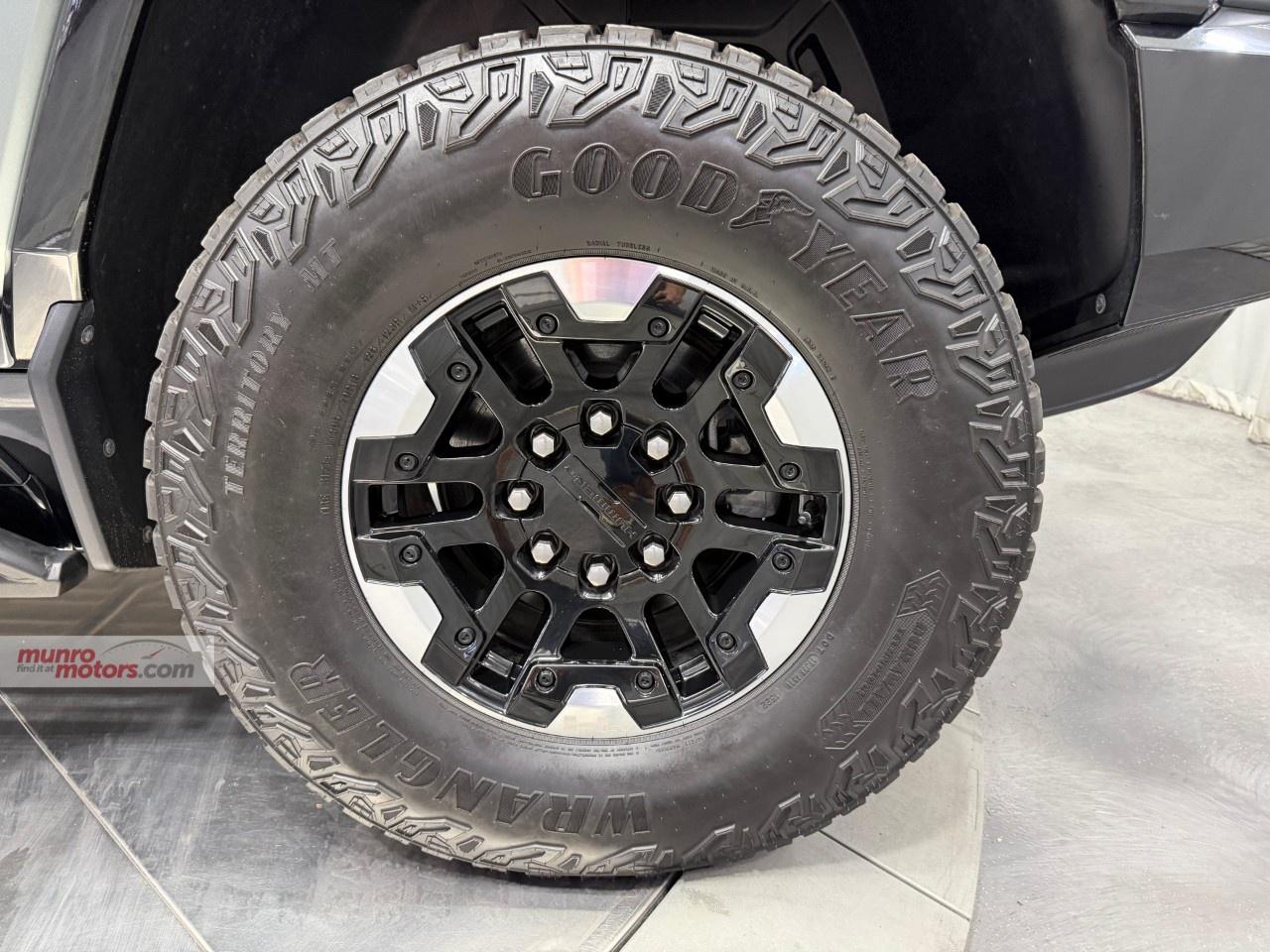 2024 GMC HUMMER EV SUV e4WD 4dr 3X Photo