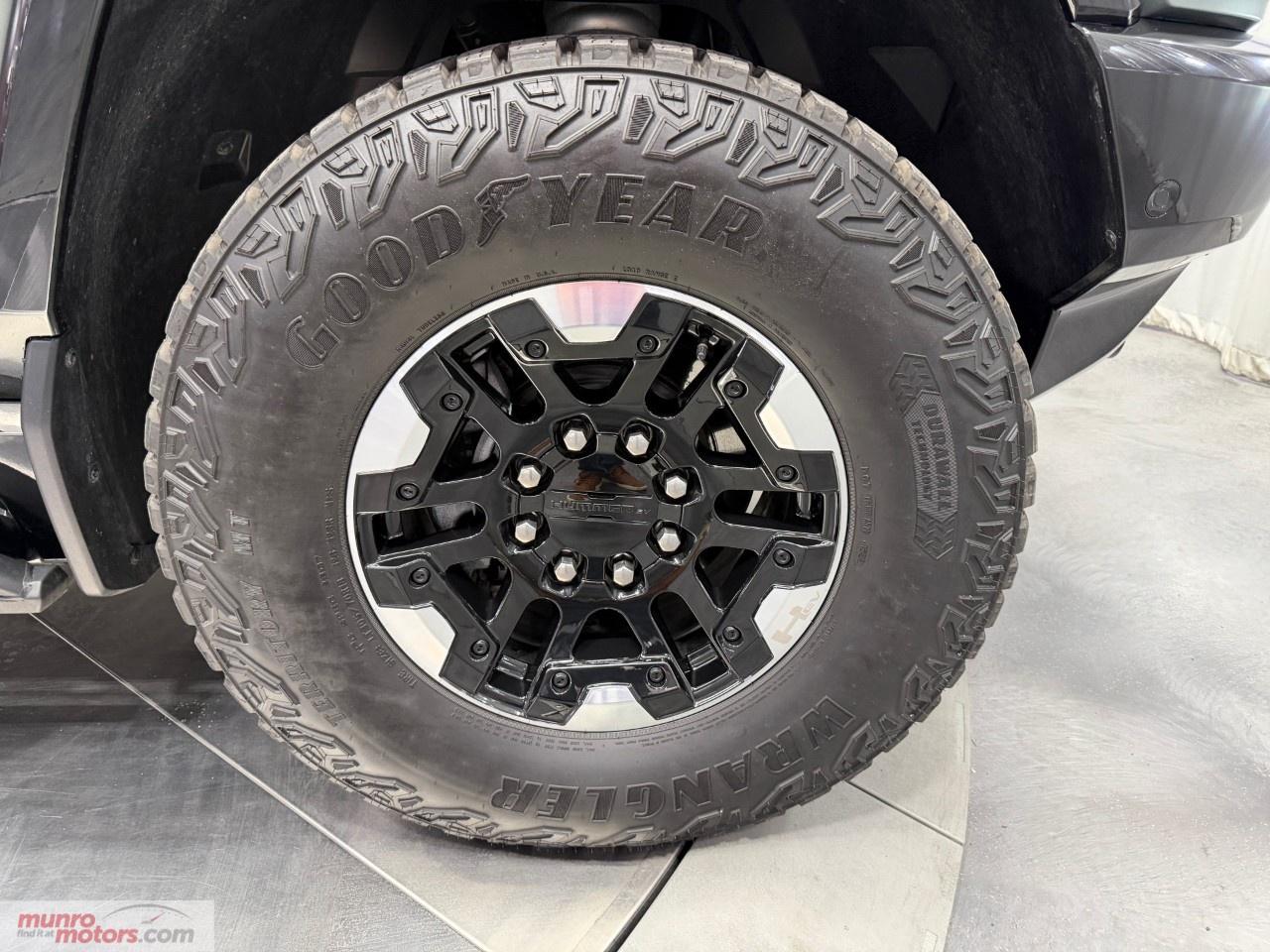 2024 GMC HUMMER EV SUV e4WD 4dr 3X Photo