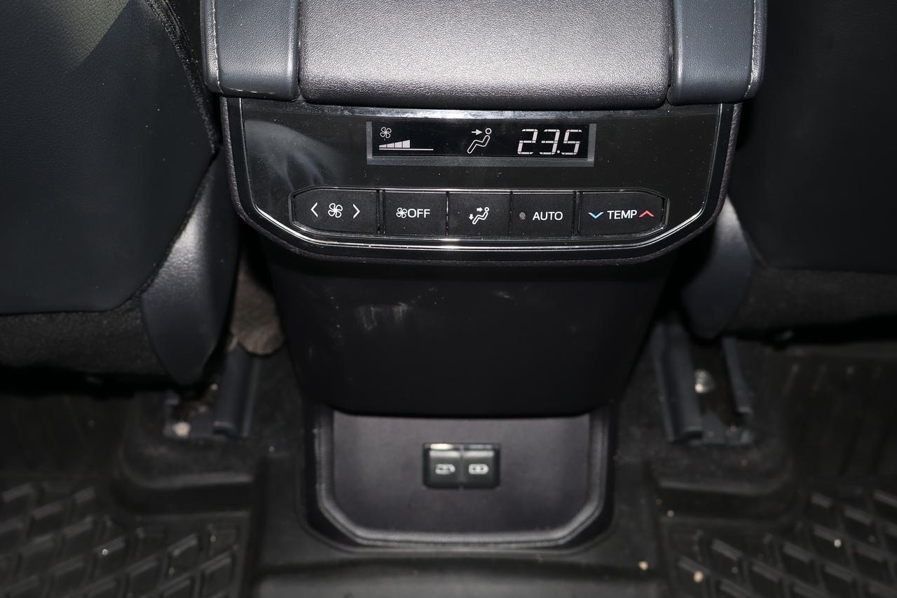 2026 Toyota Highlander HYBRID xle awd Photo