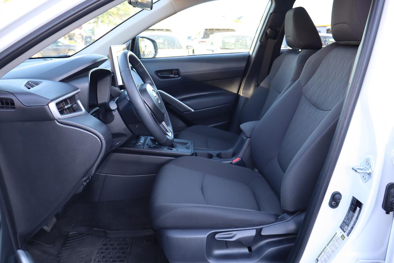 2026 Toyota Corolla Cross LE AWD Photo