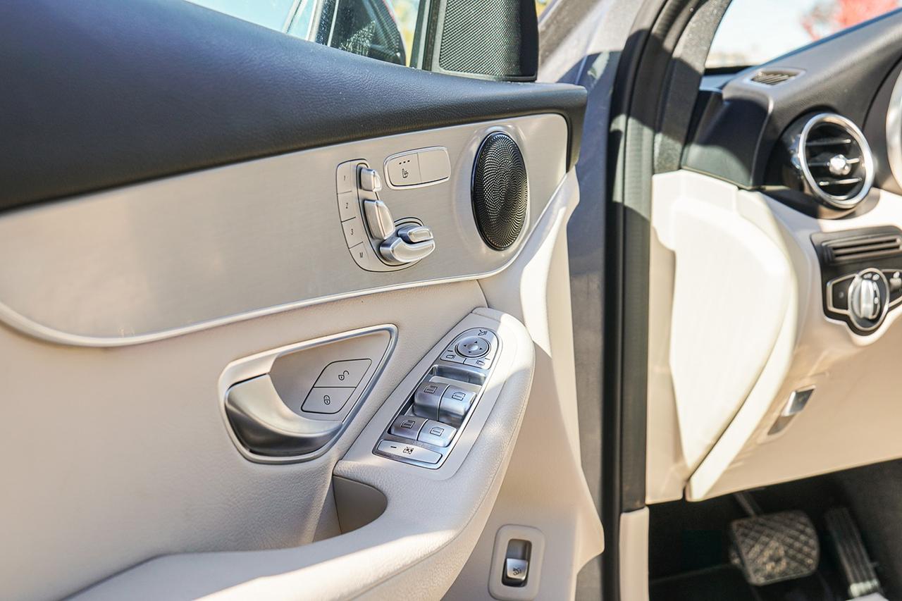 2022 Mercedes-Benz GLC-Class GLC 300 4MATIC |CLEAN CARFAX|NAVI|PANO|BSM|CAM Photo