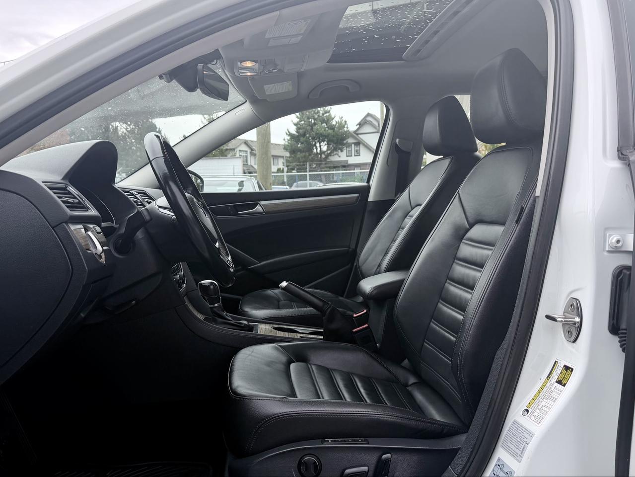 2016 Volkswagen Passat FINANCING AVAILABLE Photo9
