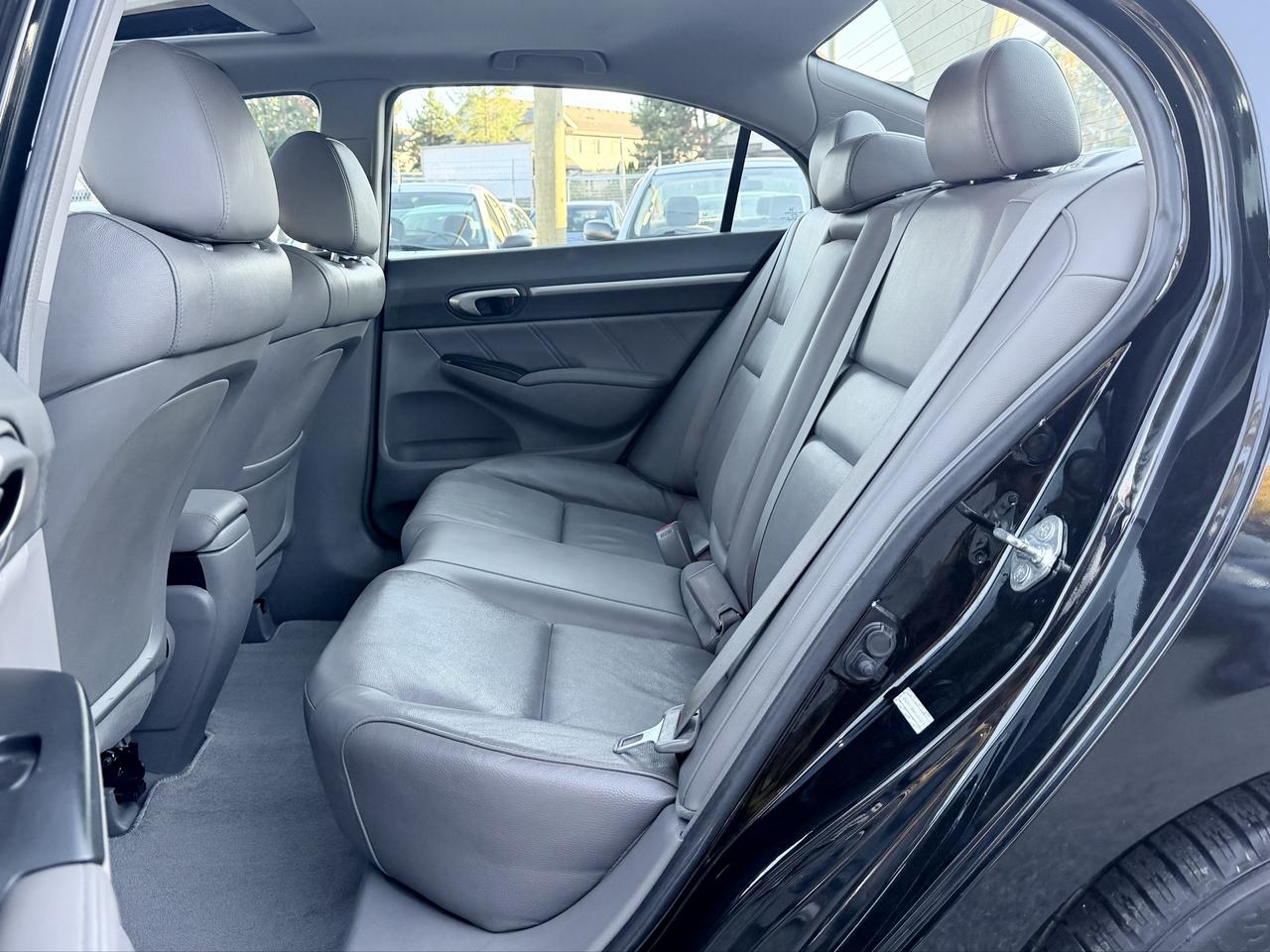 2010 Honda Civic FINANCING AVAILABLE Photo16