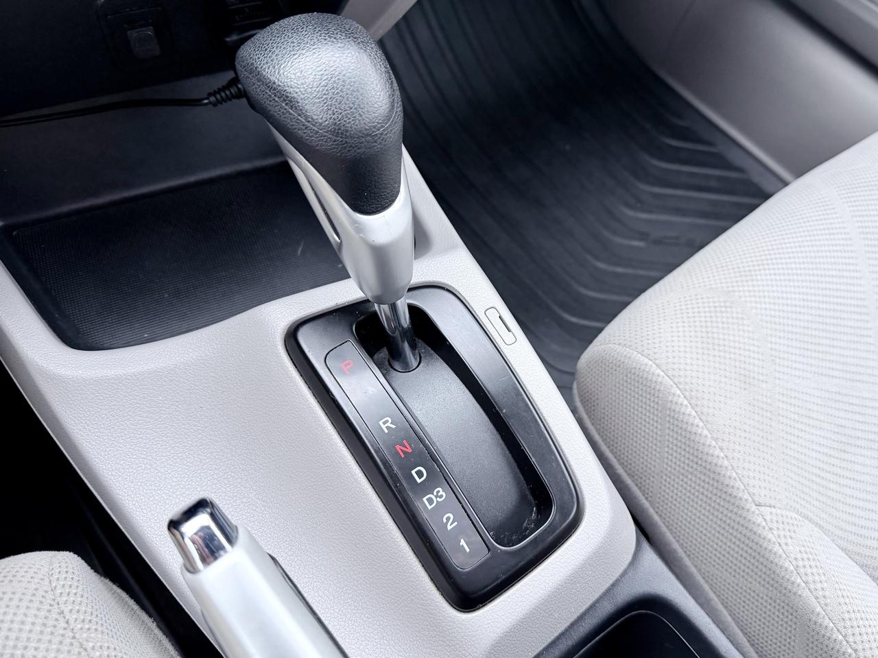 2012 Honda Civic FINANCING AVAILABLE Photo12