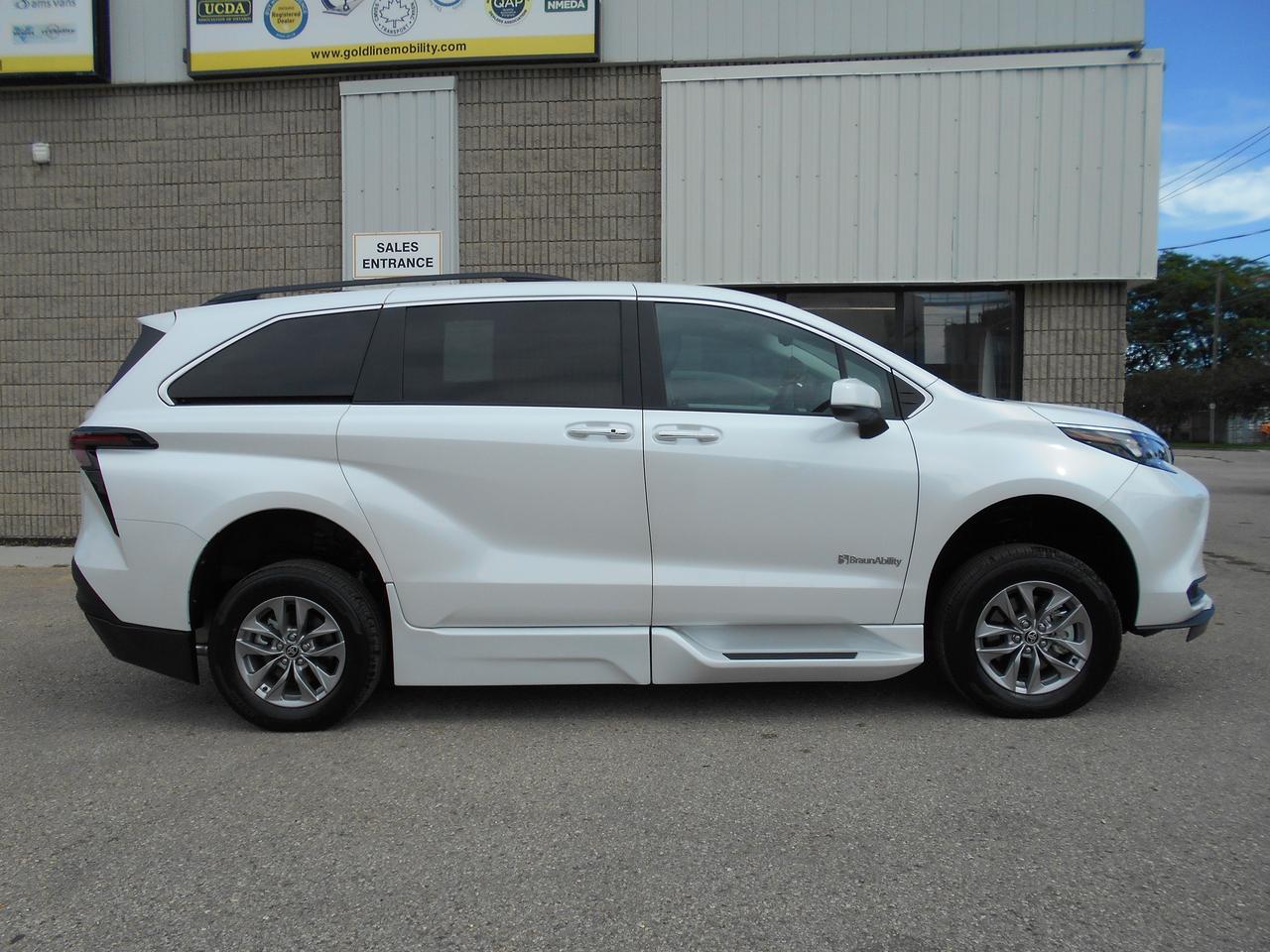 2026 Toyota Sienna XLE-Wheelchair Accessible Side Entry-Power Photo2