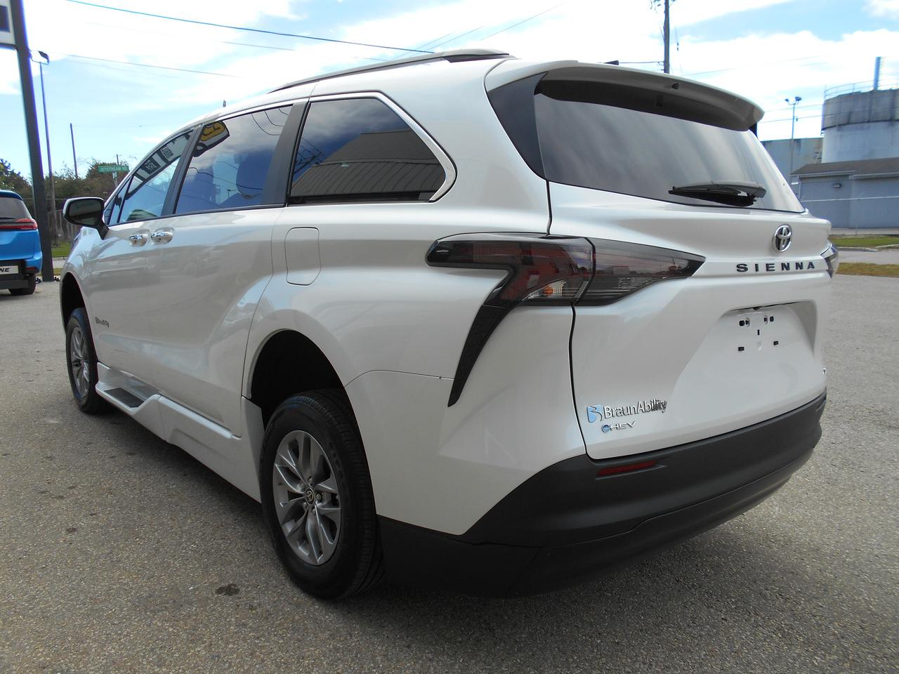 2026 Toyota Sienna XLE-Wheelchair Accessible Side Entry-Power Photo