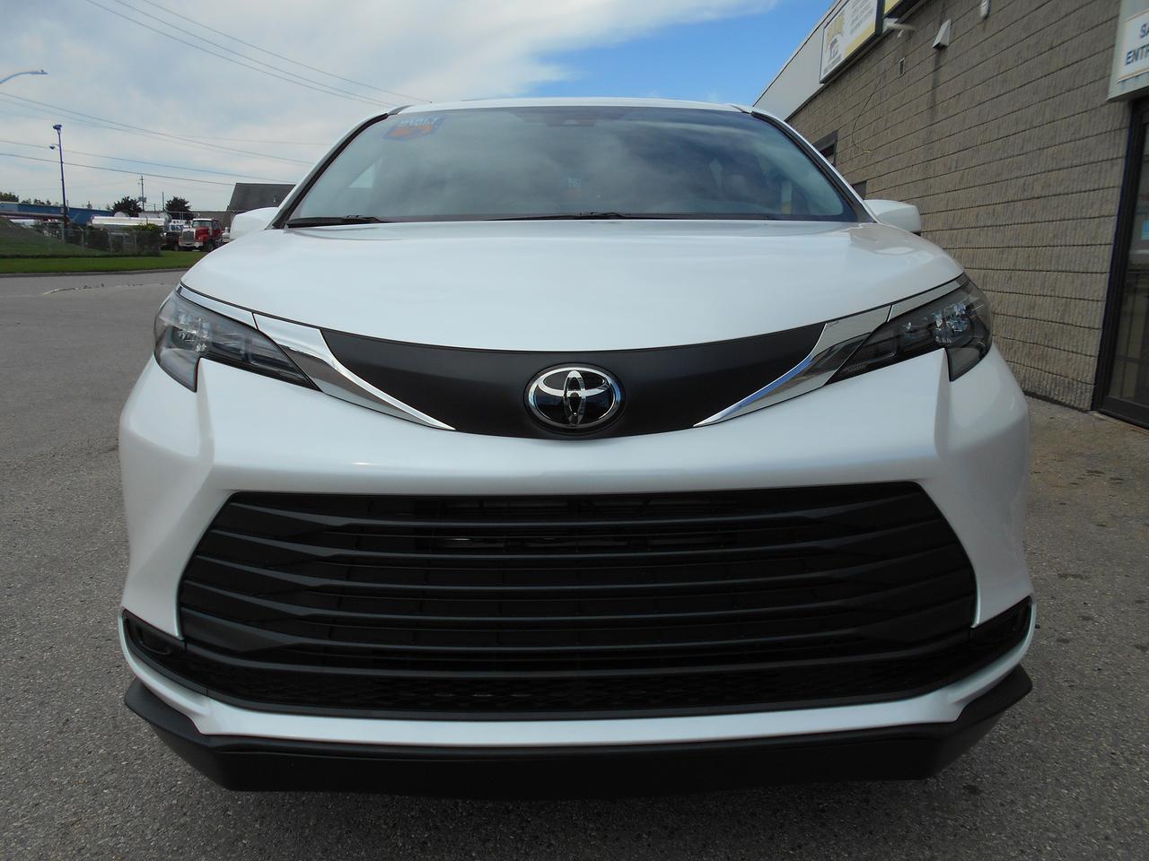 2026 Toyota Sienna XLE-Wheelchair Accessible Side Entry-Power Photo
