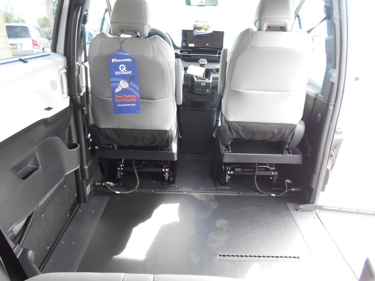 2026 Toyota Sienna XLE-Wheelchair Accessible Side Entry-Power Photo