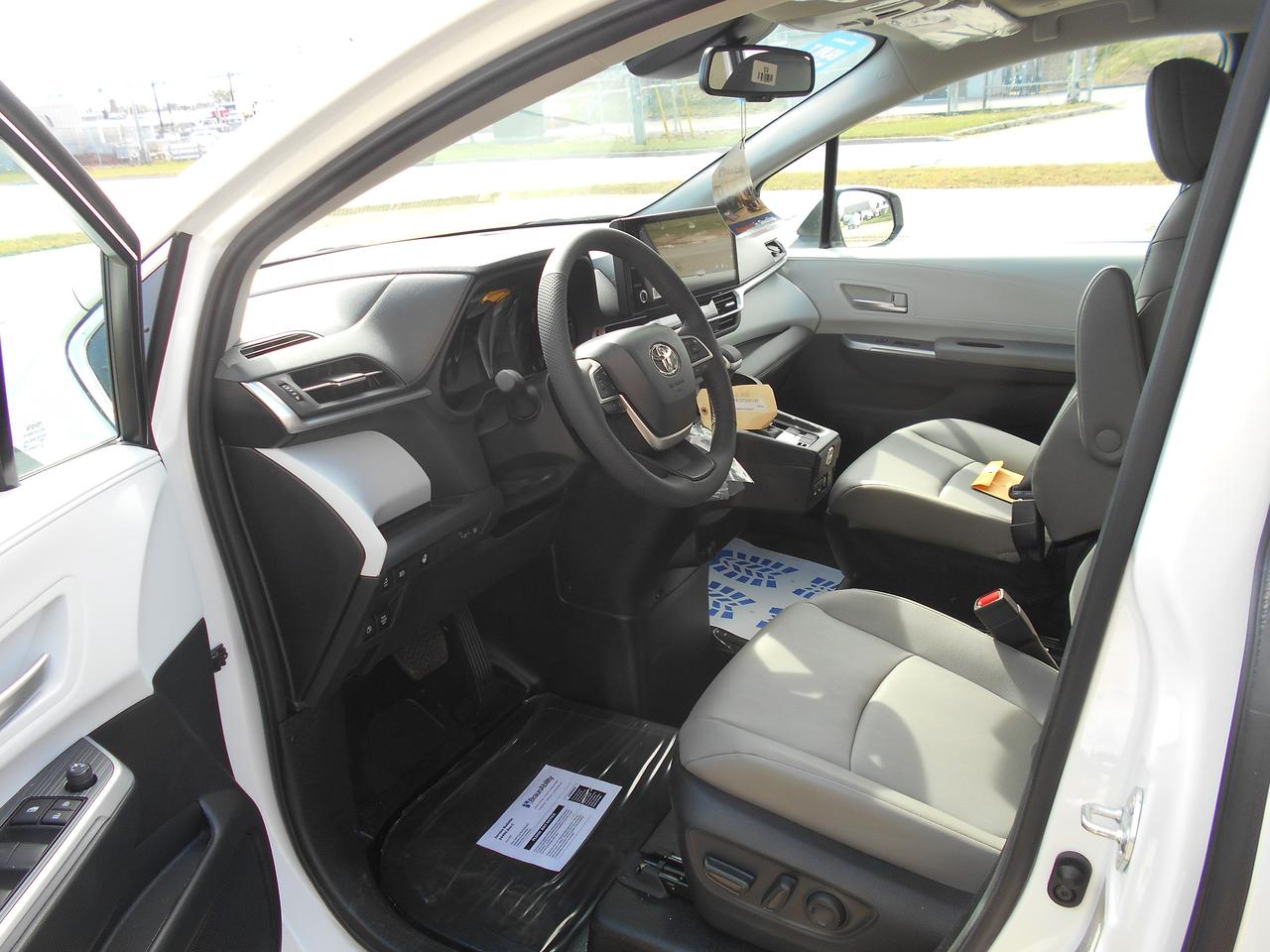 2026 Toyota Sienna XLE-Wheelchair Accessible Side Entry-Power Photo