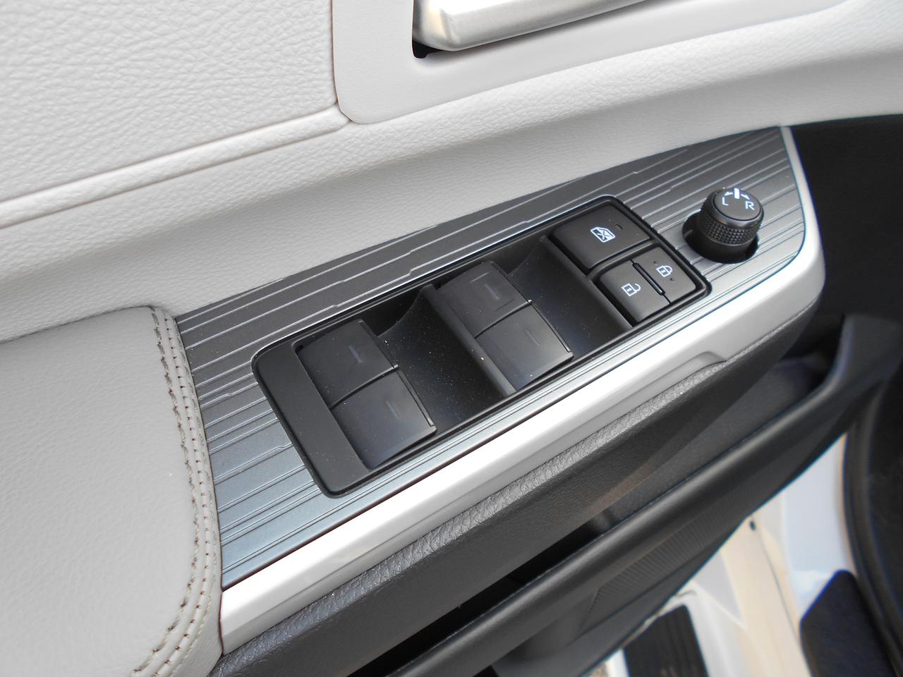 2026 Toyota Sienna XLE-Wheelchair Accessible Side Entry-Power Photo