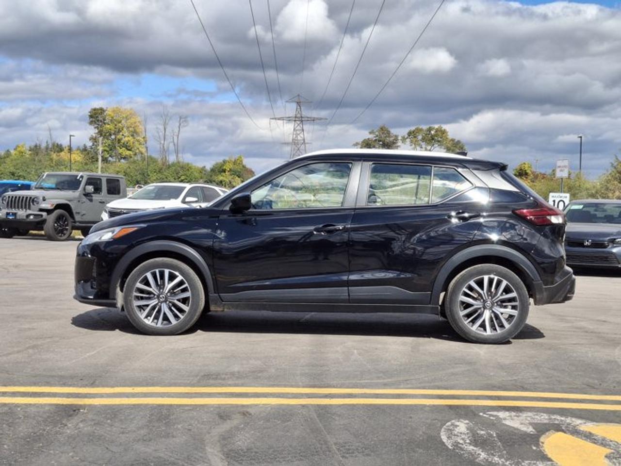 2021 Nissan Kicks SV | Heated Wheel + Seats | Remote Start | CarPlay + Android | Rear Cam & More ! Photo2