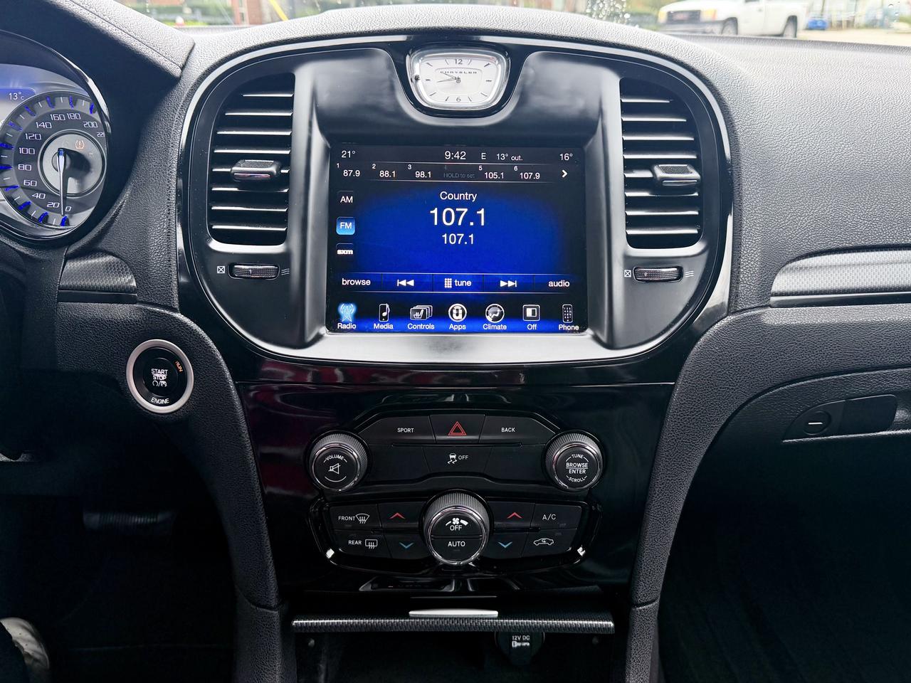 2016 Chrysler 300 FINANCING AVAILABLE Photo13
