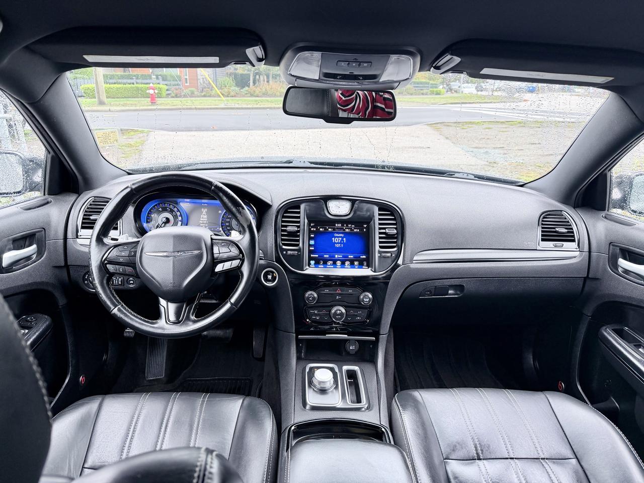 2016 Chrysler 300 FINANCING AVAILABLE Photo10