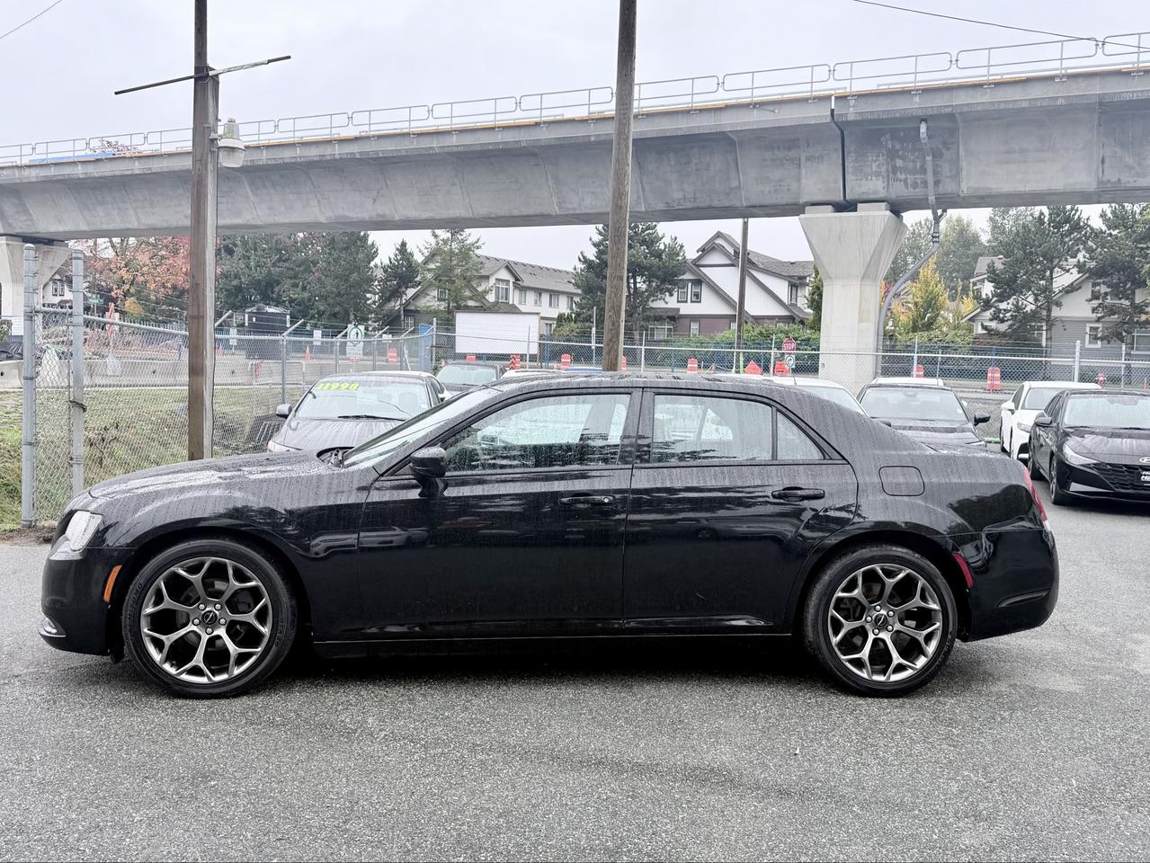 2016 Chrysler 300 FINANCING AVAILABLE Photo8