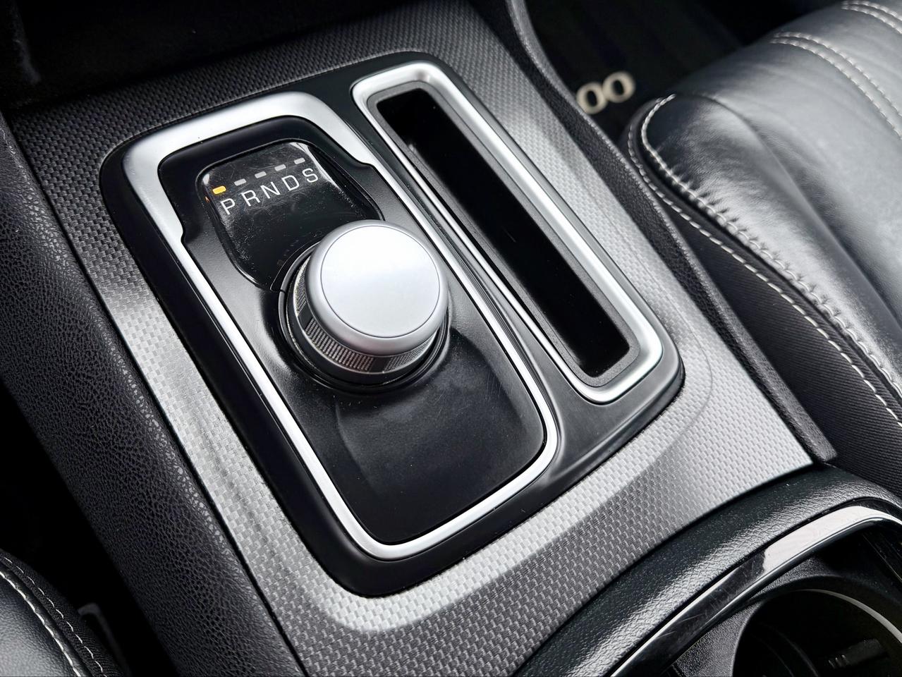 2016 Chrysler 300 FINANCING AVAILABLE Photo12