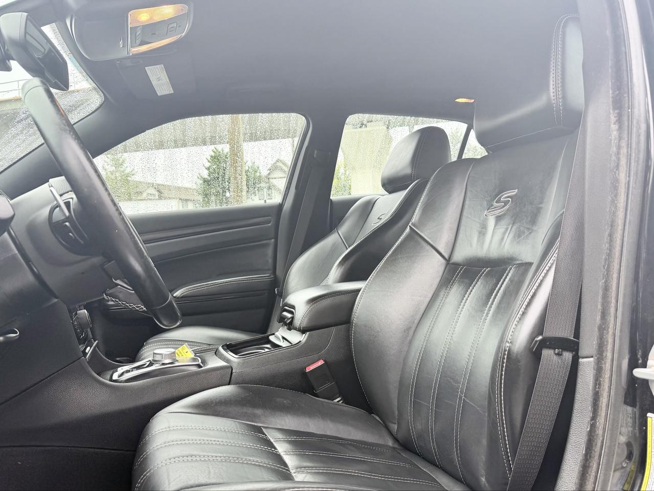 2016 Chrysler 300 FINANCING AVAILABLE Photo9