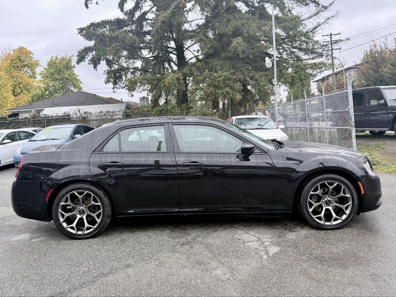 2016 Chrysler 300 FINANCING AVAILABLE Photo4