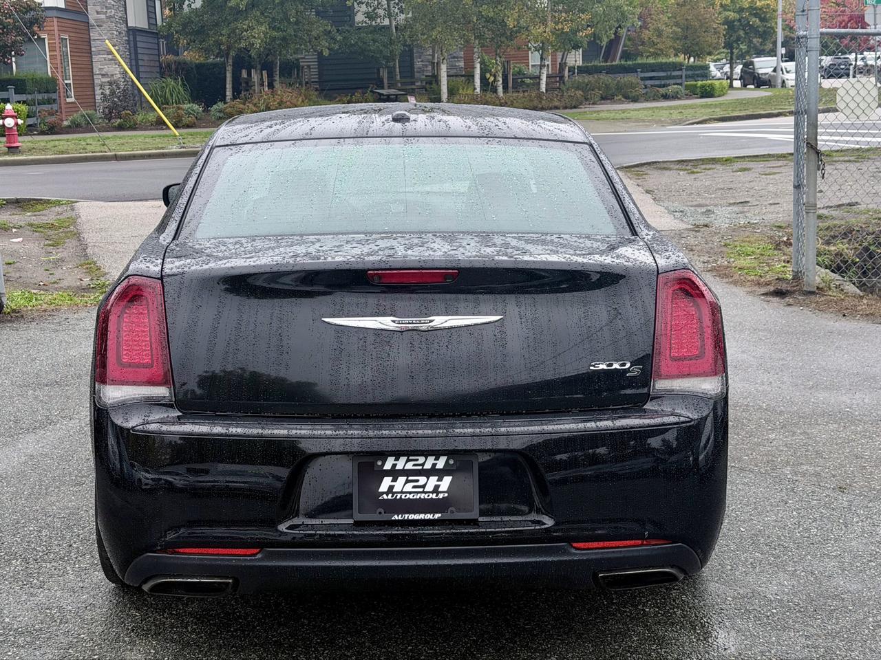 2016 Chrysler 300 FINANCING AVAILABLE Photo6