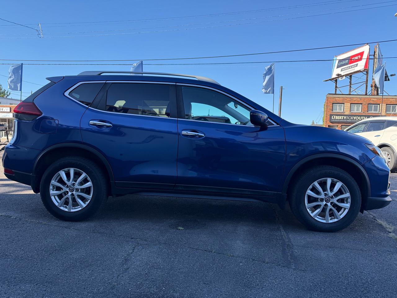 2018 Nissan Rogue SV - AWD Photo3