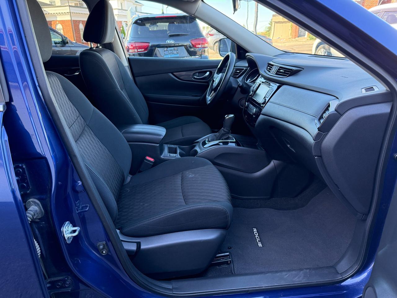 2018 Nissan Rogue SV - AWD Photo