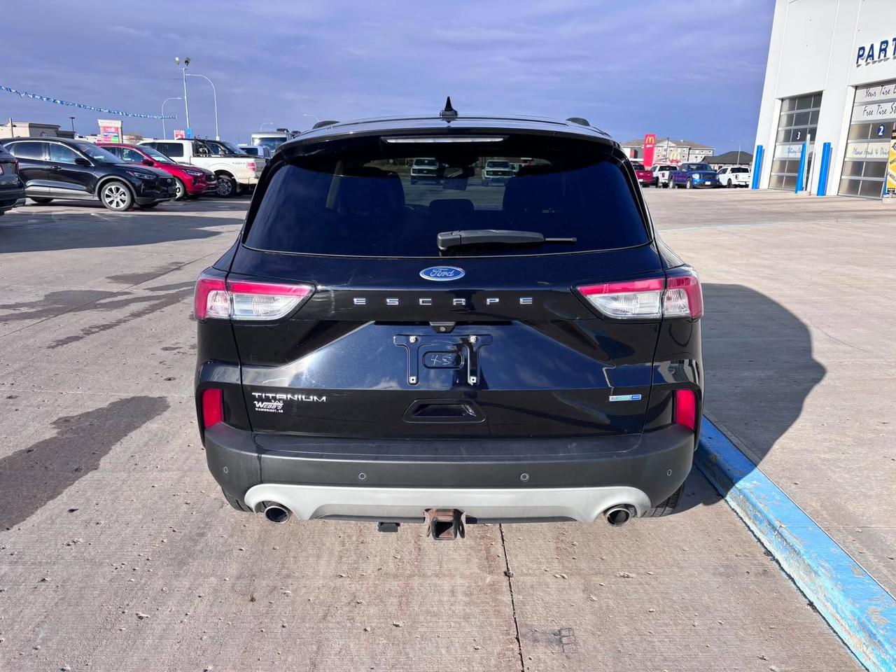 2020 Ford Escape Titanium AWD Photo4