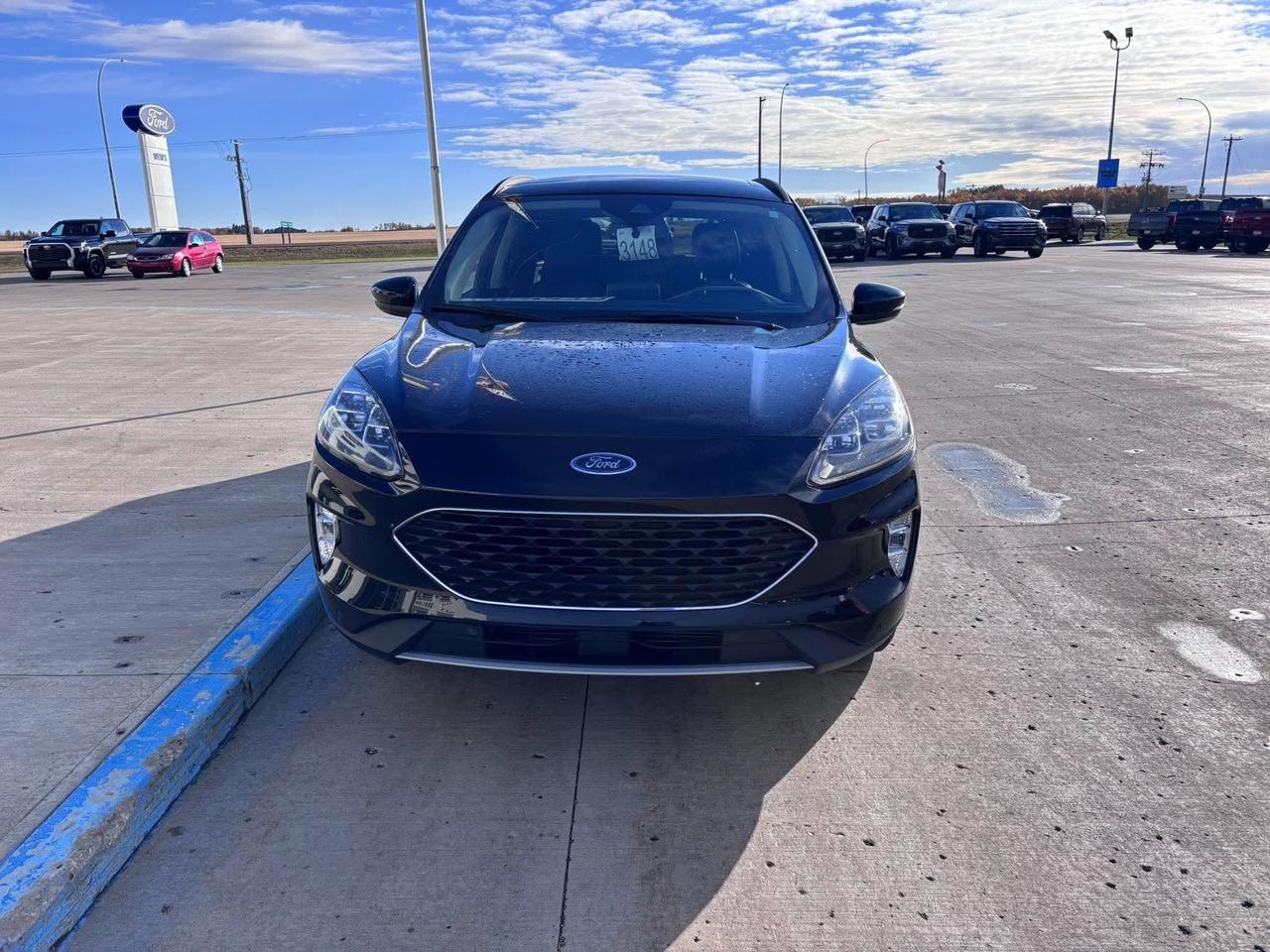 2020 Ford Escape Titanium AWD Photo2