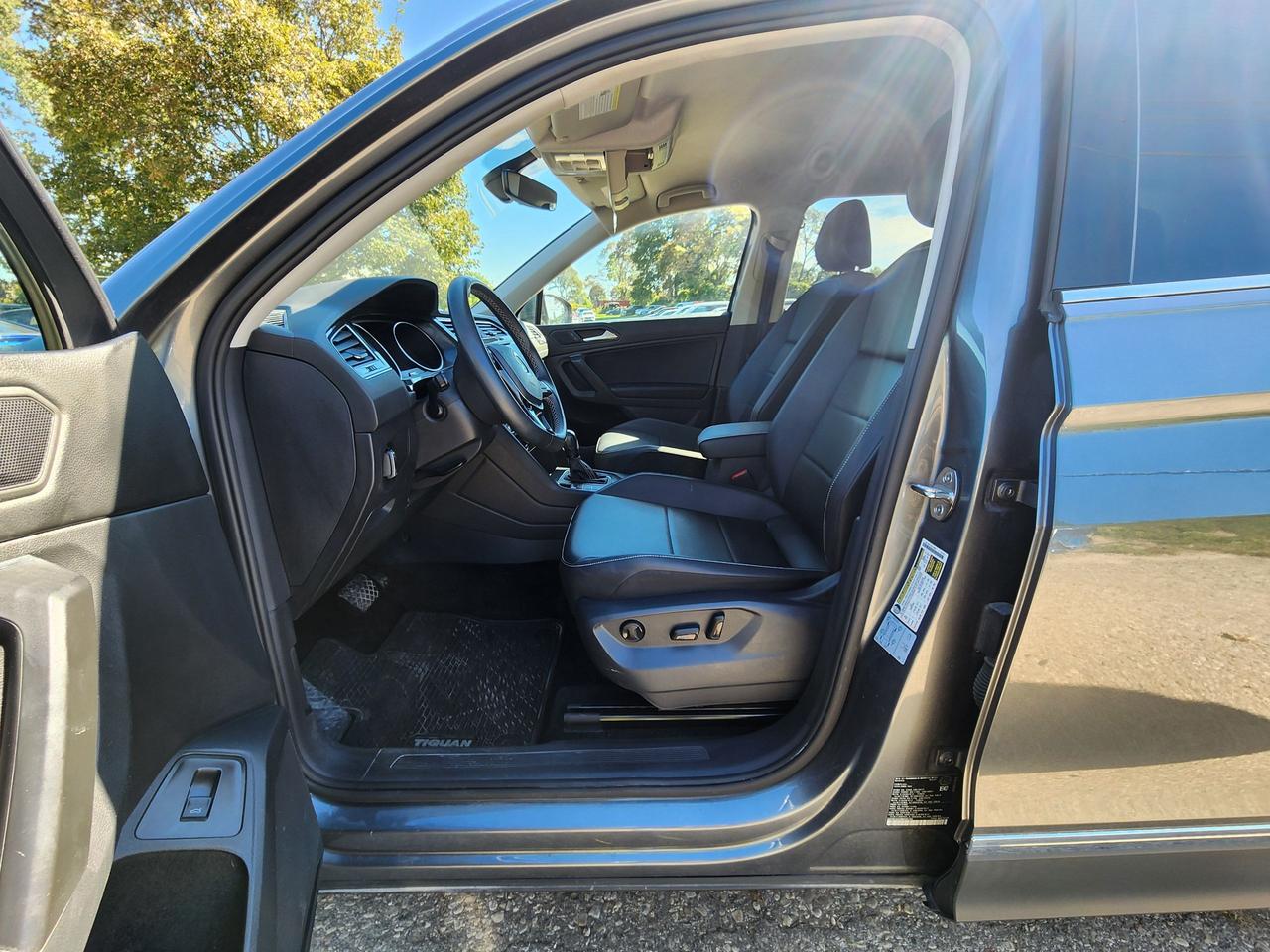 2021 Volkswagen Tiguan COMFORTLINE l Clean Carfax l AWD Photo