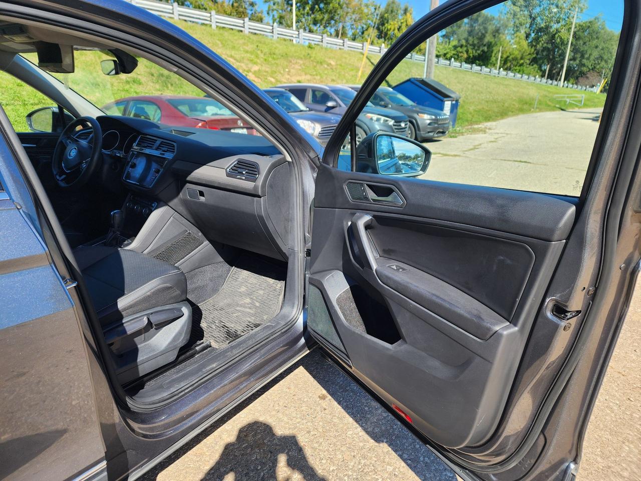 2021 Volkswagen Tiguan COMFORTLINE l Clean Carfax l AWD Photo