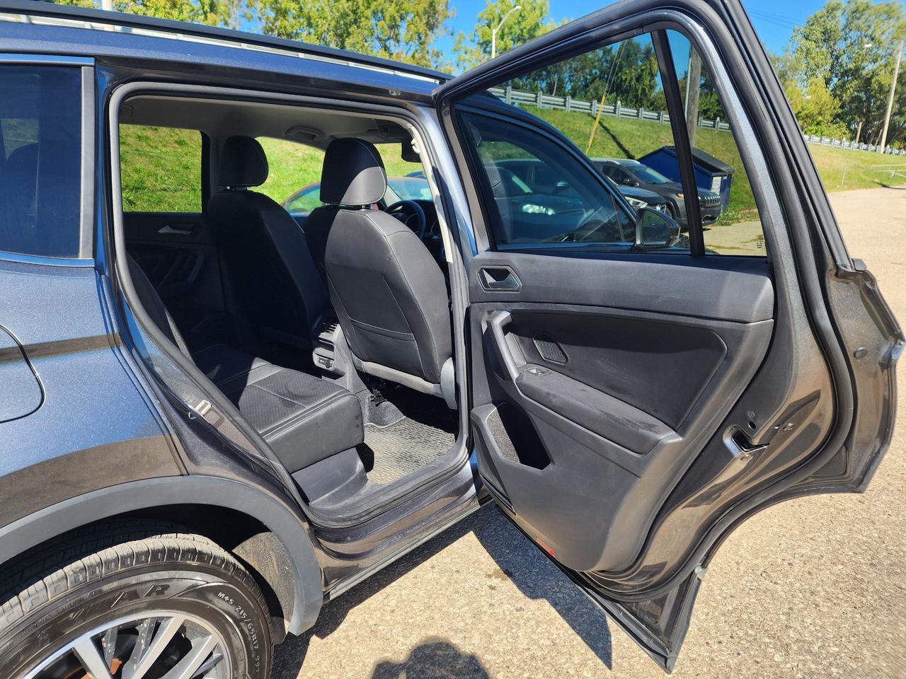 2021 Volkswagen Tiguan COMFORTLINE l Clean Carfax l AWD Photo