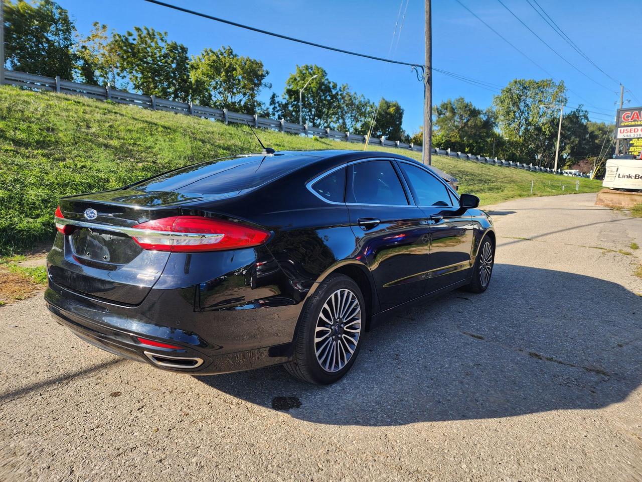 2017 Ford Fusion SE l AWD l 2.0 L l 28 SERVICE RECORDS l Photo