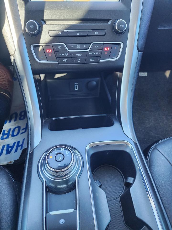 2017 Ford Fusion SE l AWD l 2.0 L l 28 SERVICE RECORDS l Photo