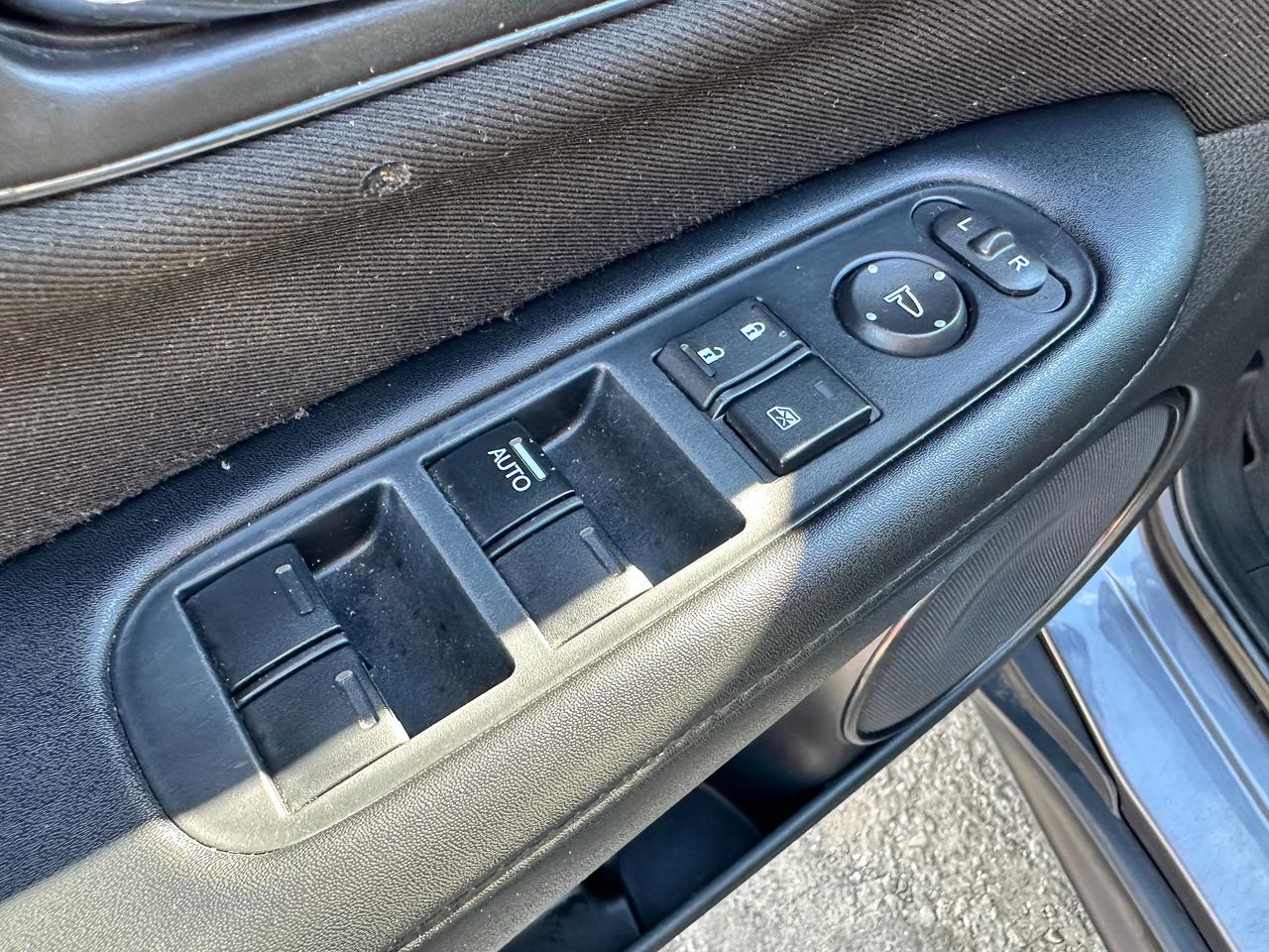 2016 Honda HR-V LX 6-Speed Manual HTD-Cloth AC Bluetooth BackupCam Photo