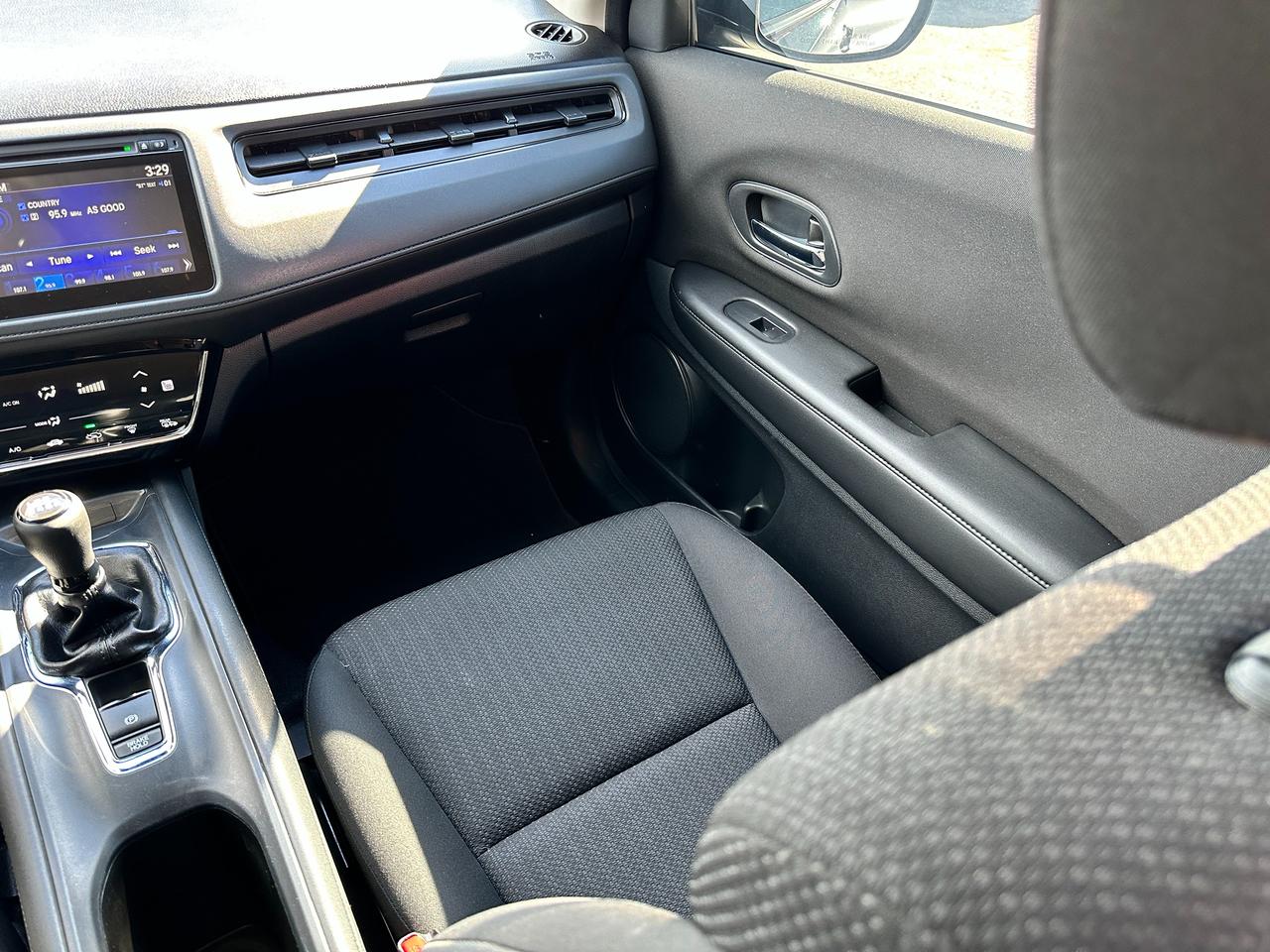 2016 Honda HR-V LX 6-Speed Manual HTD-Cloth AC Bluetooth BackupCam Photo