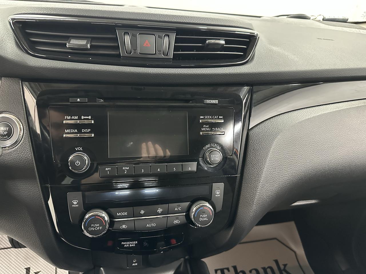 2017 Nissan Qashqai SV Photo33