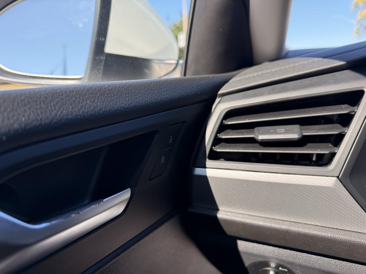 2022 Volkswagen Jetta TRENDLINE AUTO Photo