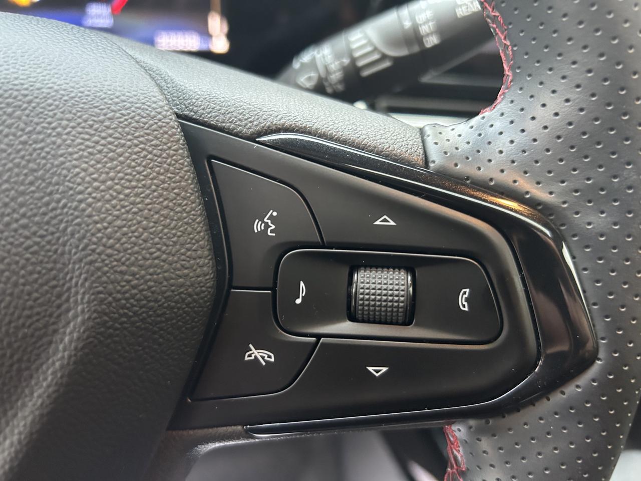 2024 Chevrolet Trax 2RS - SUNROOF, REMOTE START, B/U CAM & MORE!! Photo