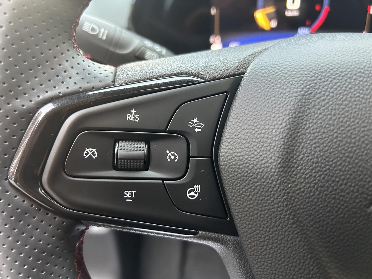 2024 Chevrolet Trax 2RS - SUNROOF, REMOTE START, B/U CAM & MORE!! Photo