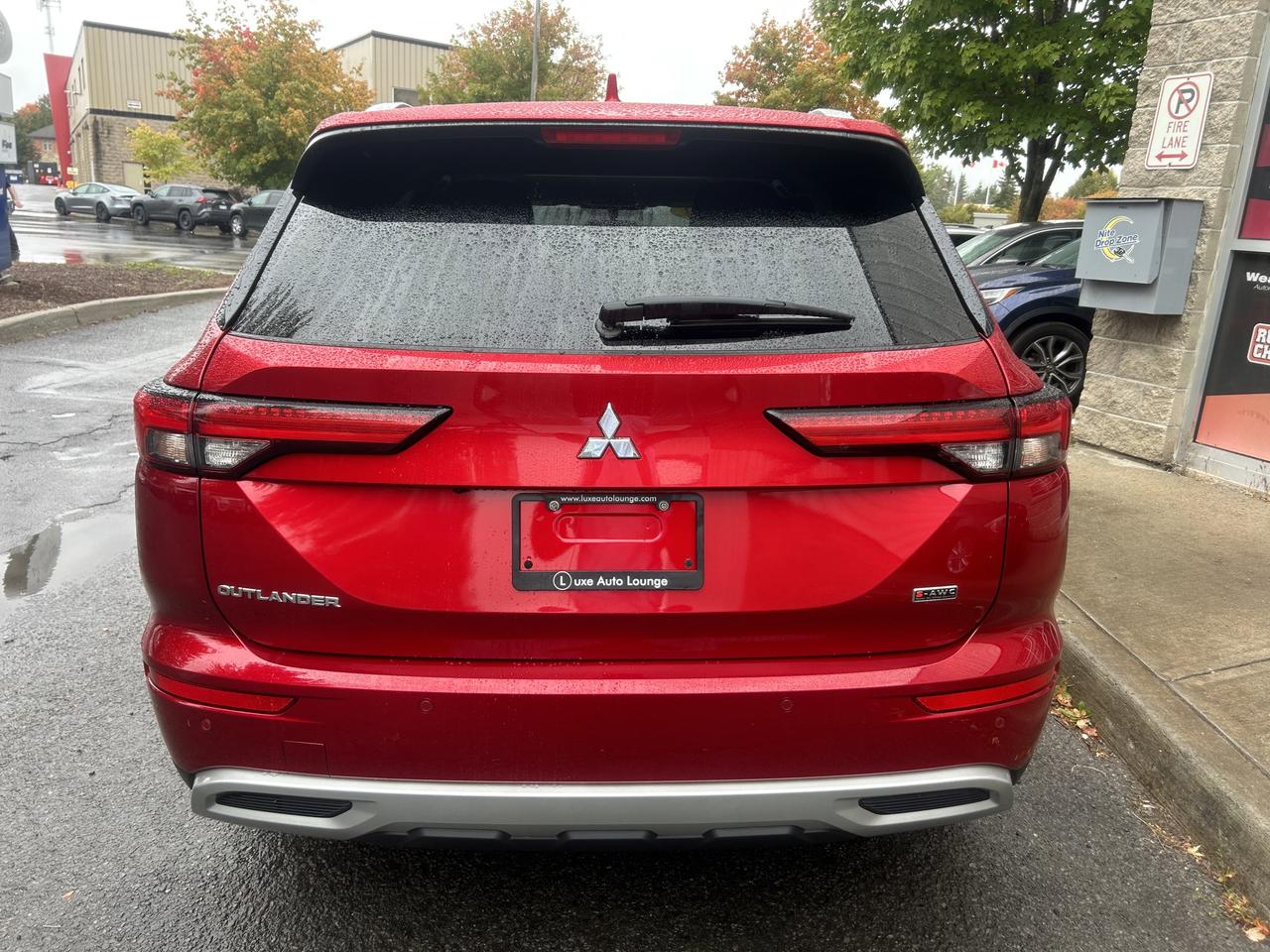 2023 Mitsubishi Outlander SE - ONE OWNER, AWD, NAV, AND MORE!! Photo