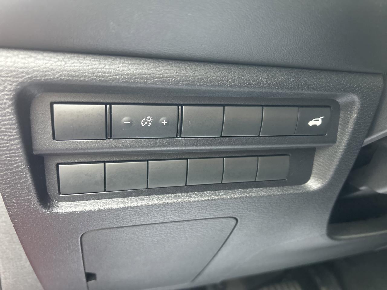 2023 Mitsubishi Outlander SE - ONE OWNER, AWD, NAV, AND MORE!! Photo