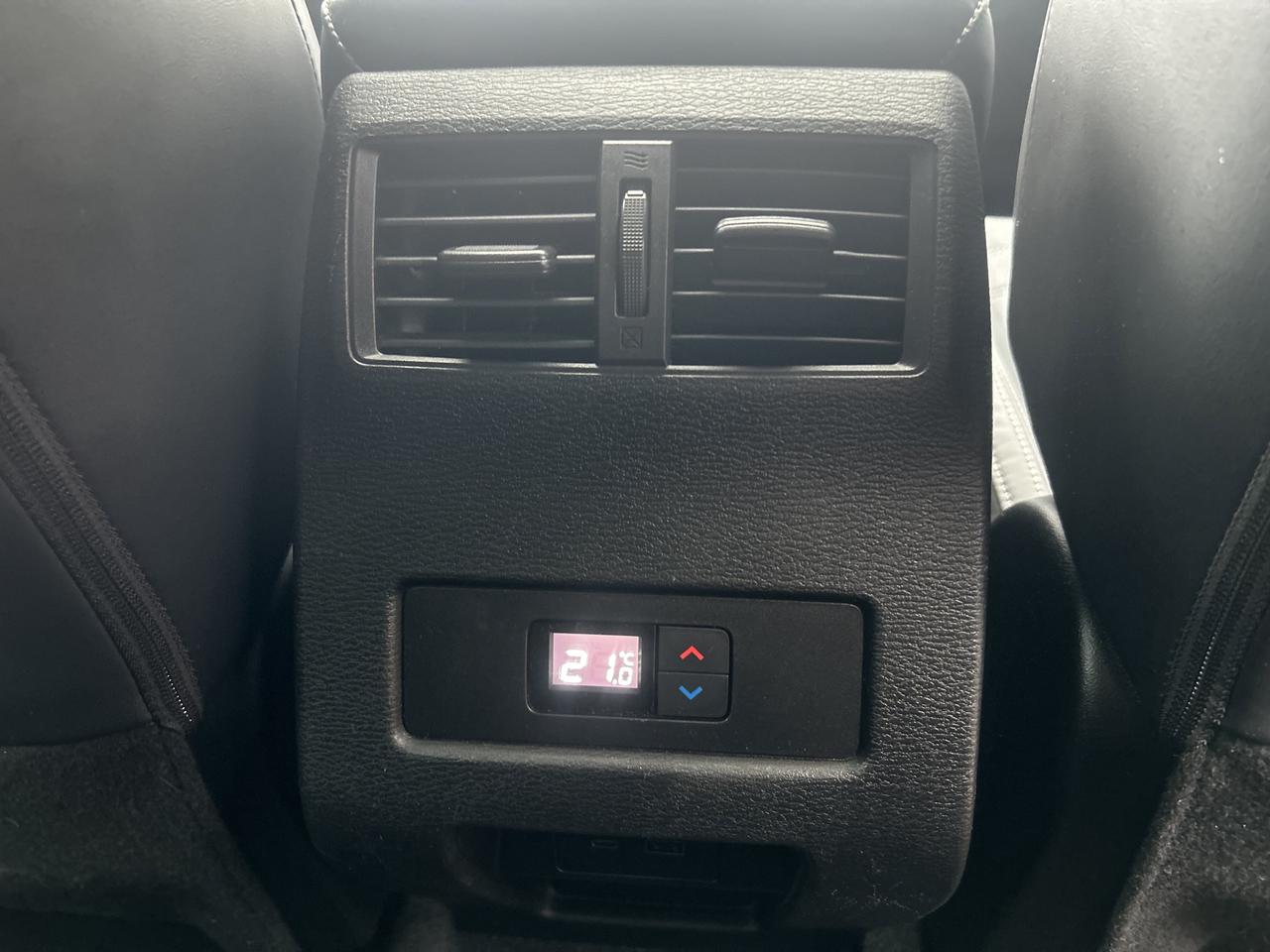 2023 Mitsubishi Outlander SE - ONE OWNER, AWD, NAV, AND MORE!! Photo