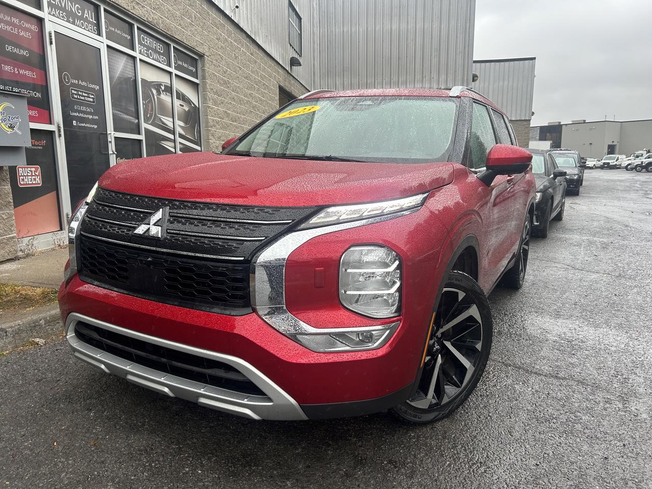 2023 Mitsubishi Outlander SE - ONE OWNER, AWD, NAV, AND MORE!!
